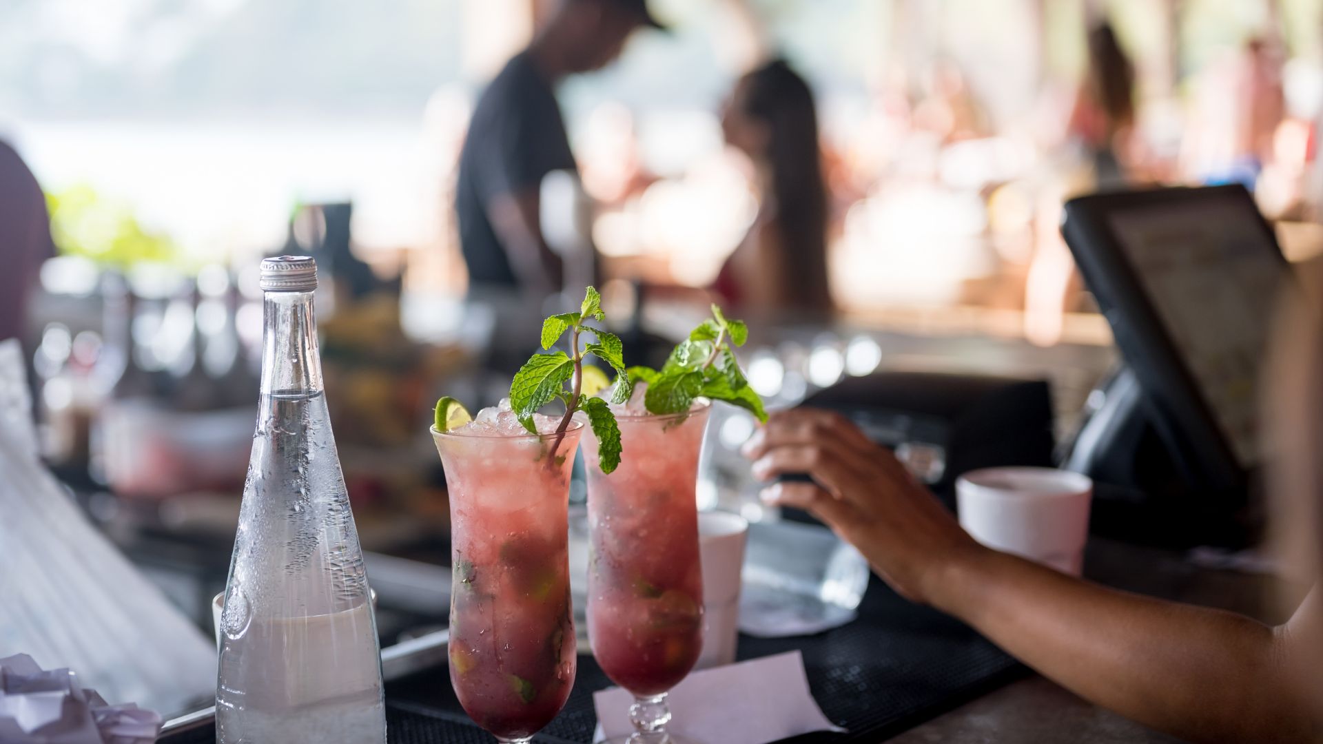 A couple of drinks sitting on top of a table